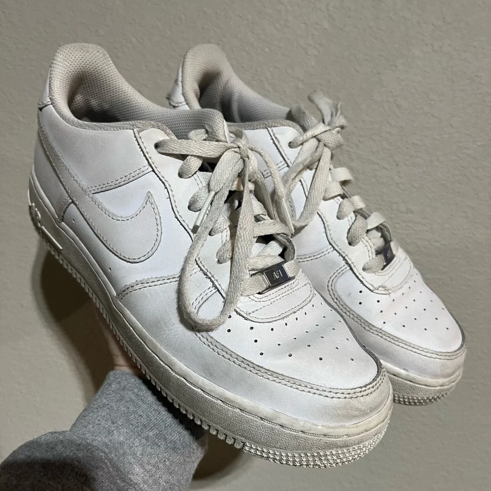 Nike Air Force 1's triple white low top youth sneakers size 6.5Y‎